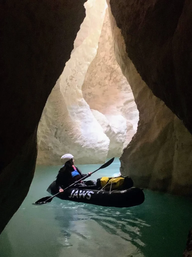 packraft_aventure_grotte