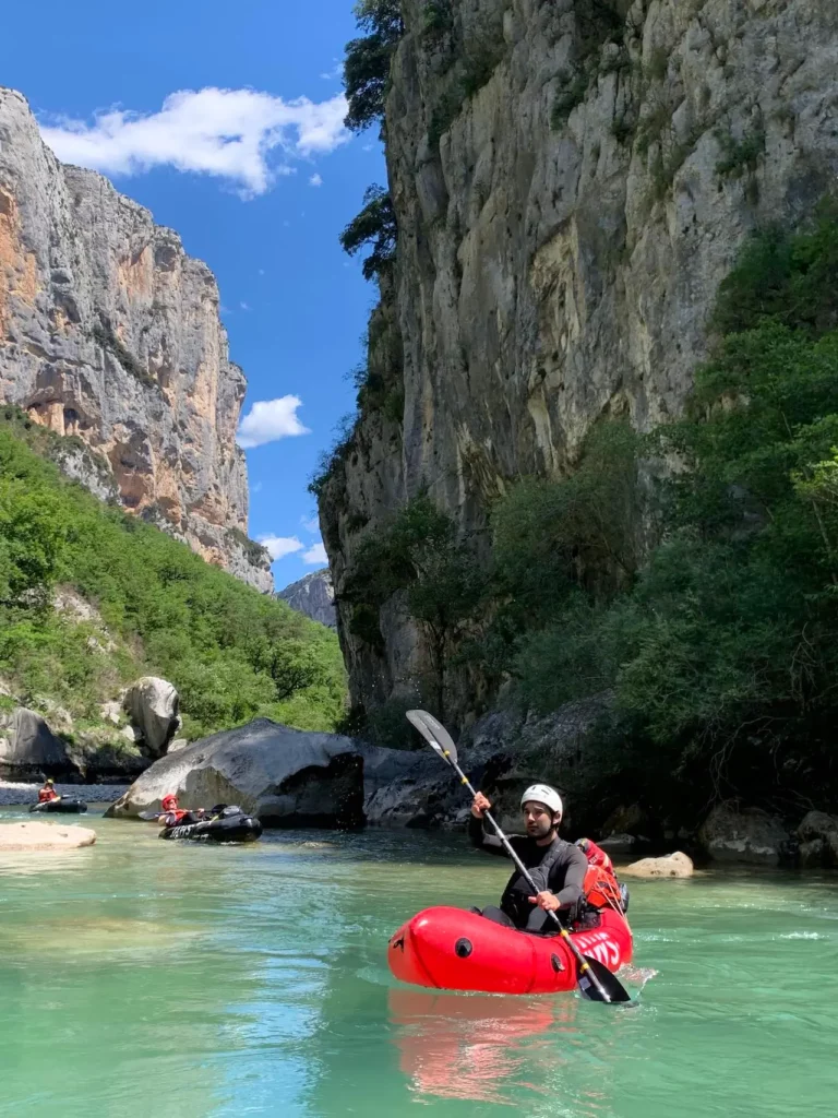Navigation sur eau calme dans le Verdon