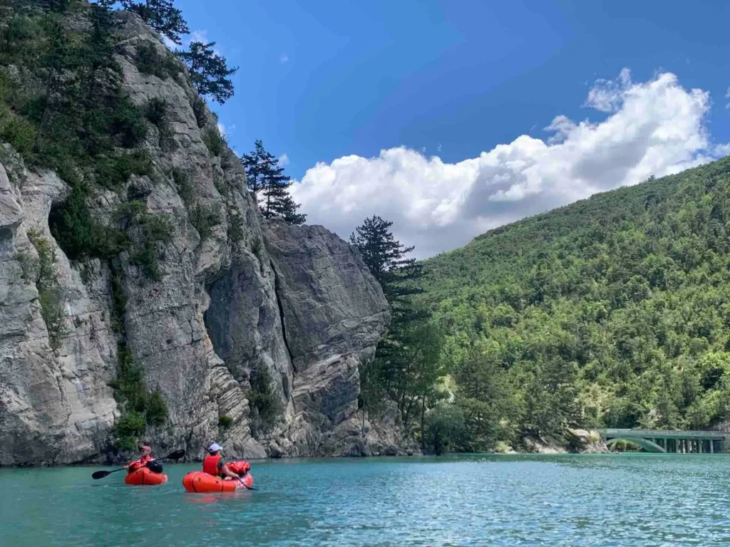 Navigation en packraft sur le lac de Castillon