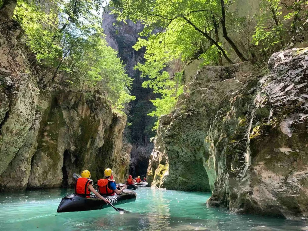 Navigation en packraft dans les Gorges du Verdon