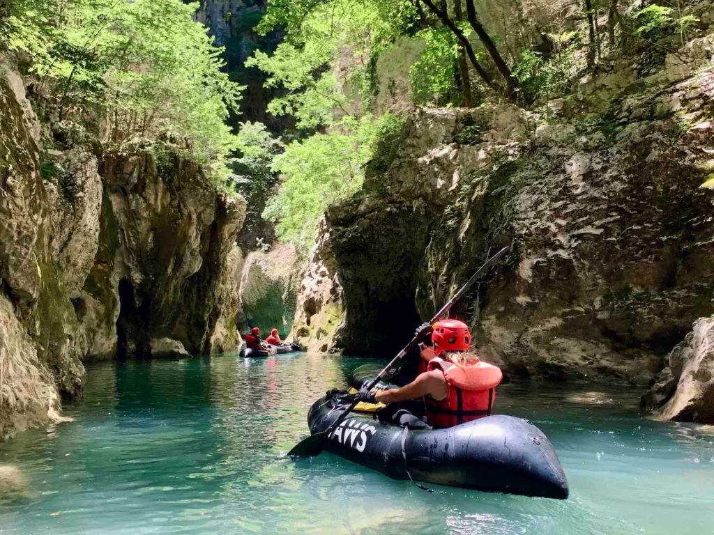 Navigation en packraft dans les Gorges du Verdon