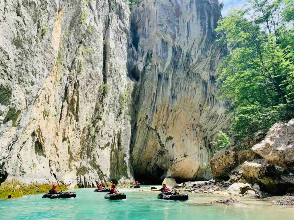 Navigation en packraft dans les Gorges du Verdon