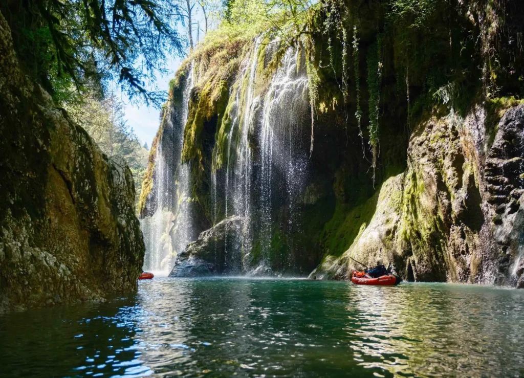 navigation en packraft dans les Gorges du Fier