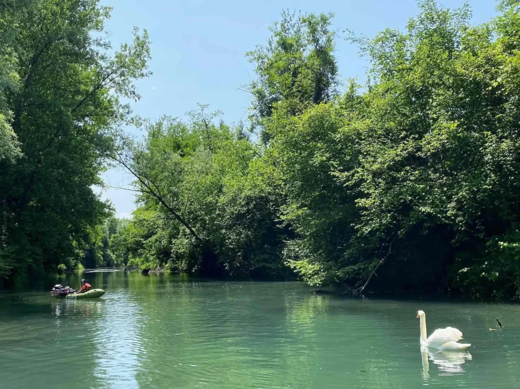 Navigation sur les lônes du Rhône en packraft