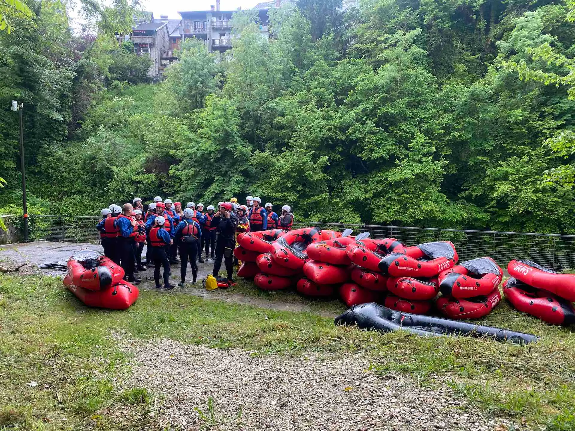Du bureau à la rivière : comment le packraft booste la cohésion d’équipe