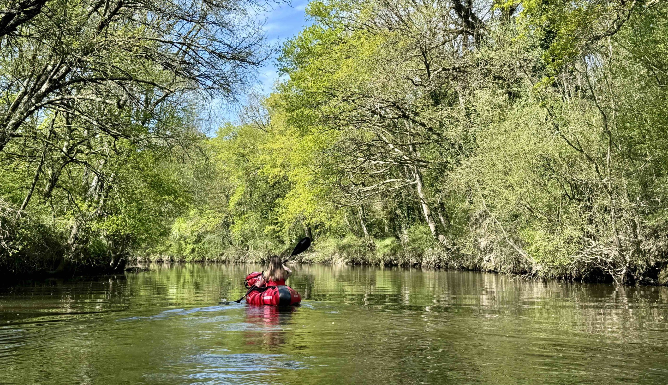 Naviguer en packraft autour de La Gacilly : nature et culture bretonne
