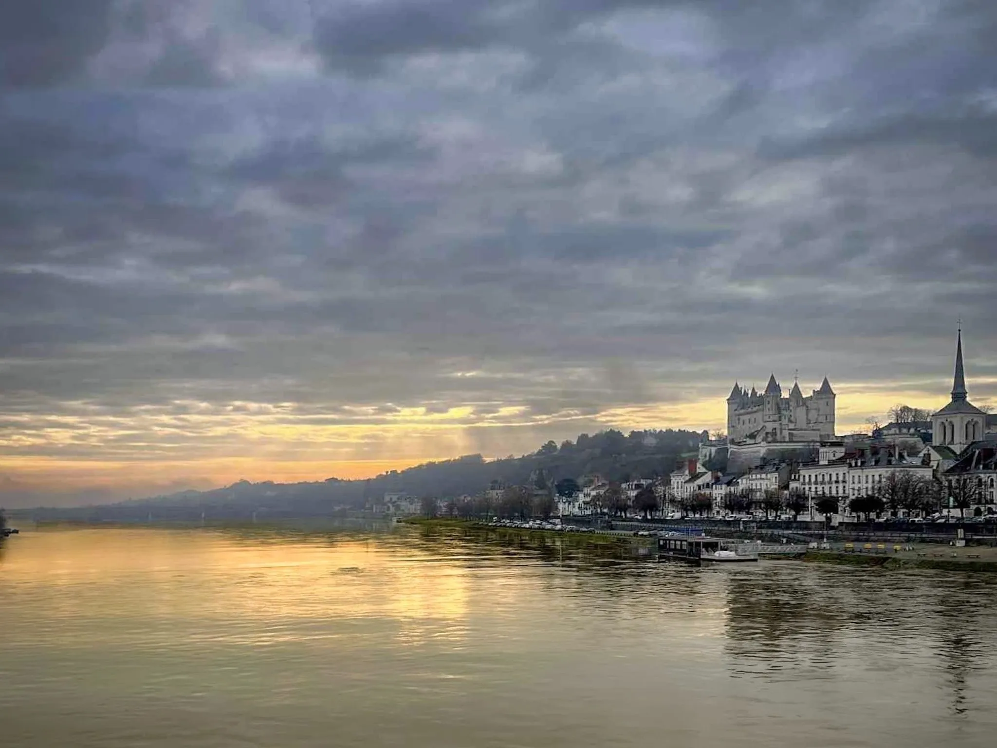 allee-village-troglodyte-loire