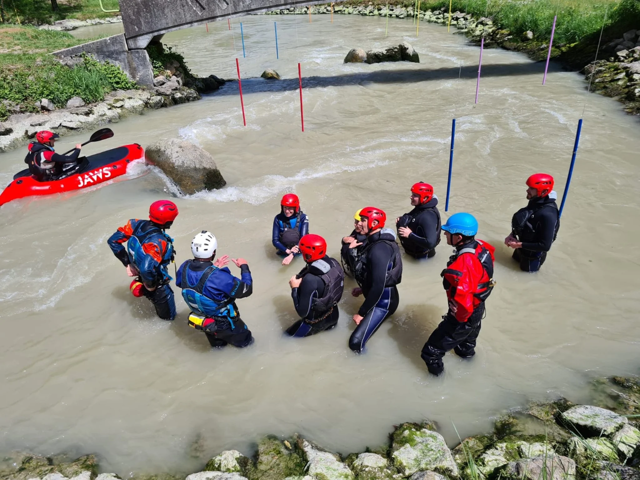 Groupe de stagiaires en formation packraft