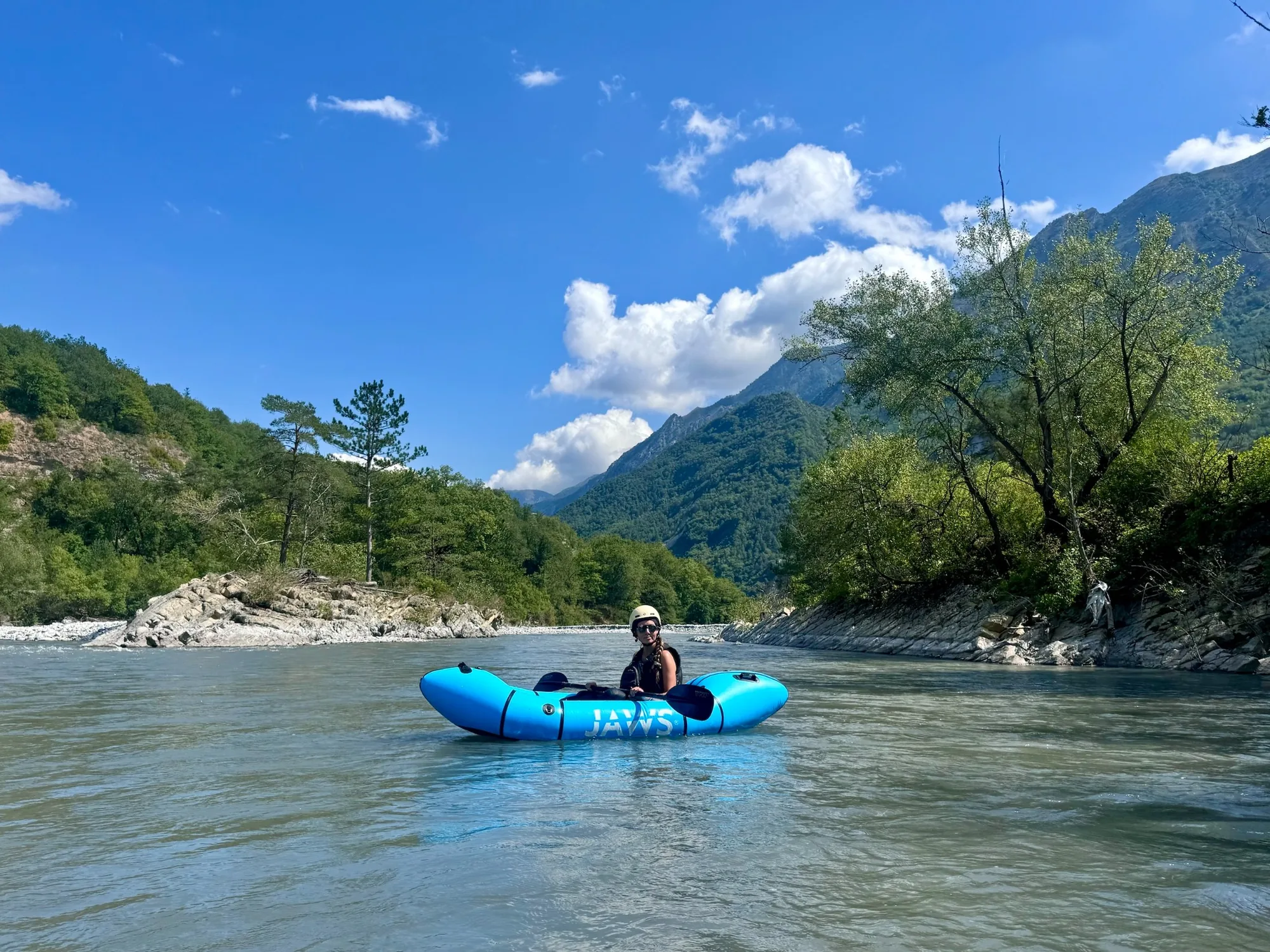 packraft-daluis-pause-riviere-04
